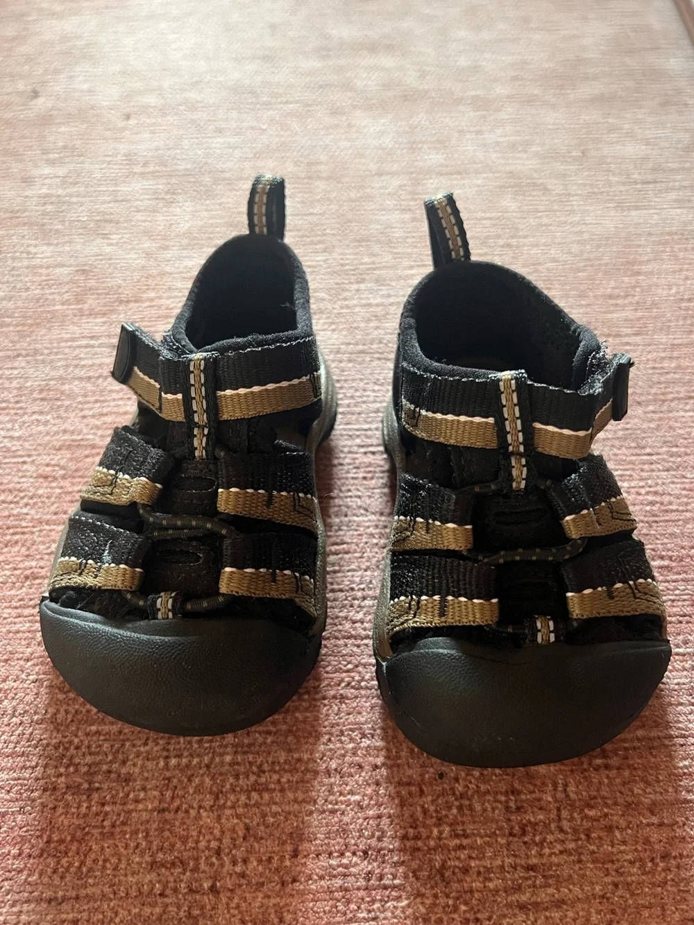KEEN Toddler Size 4 Kids' Black and Tan Outdoor Closed Toe Sandals Comfy
